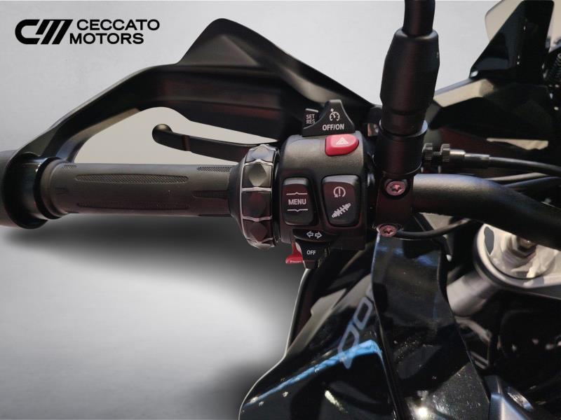 BMW F 900 XR Triple Black Abs