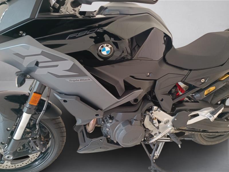 BMW F 900 XR Triple Black Abs