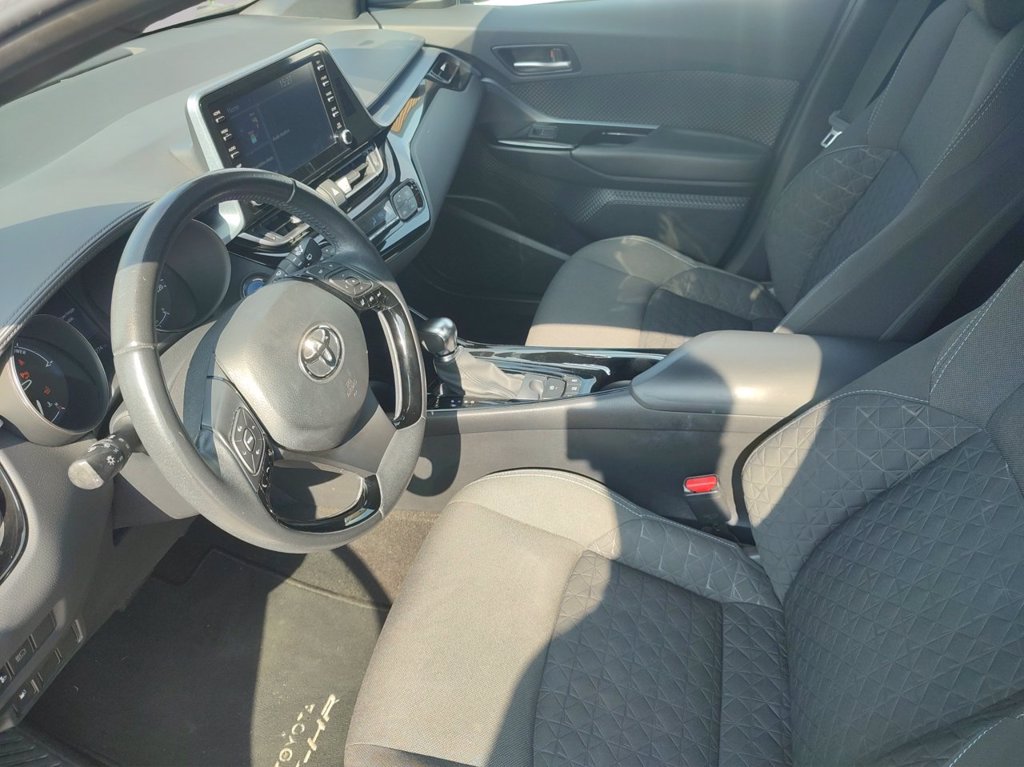 TOYOTA C-hr 2.0h trend e-cvt