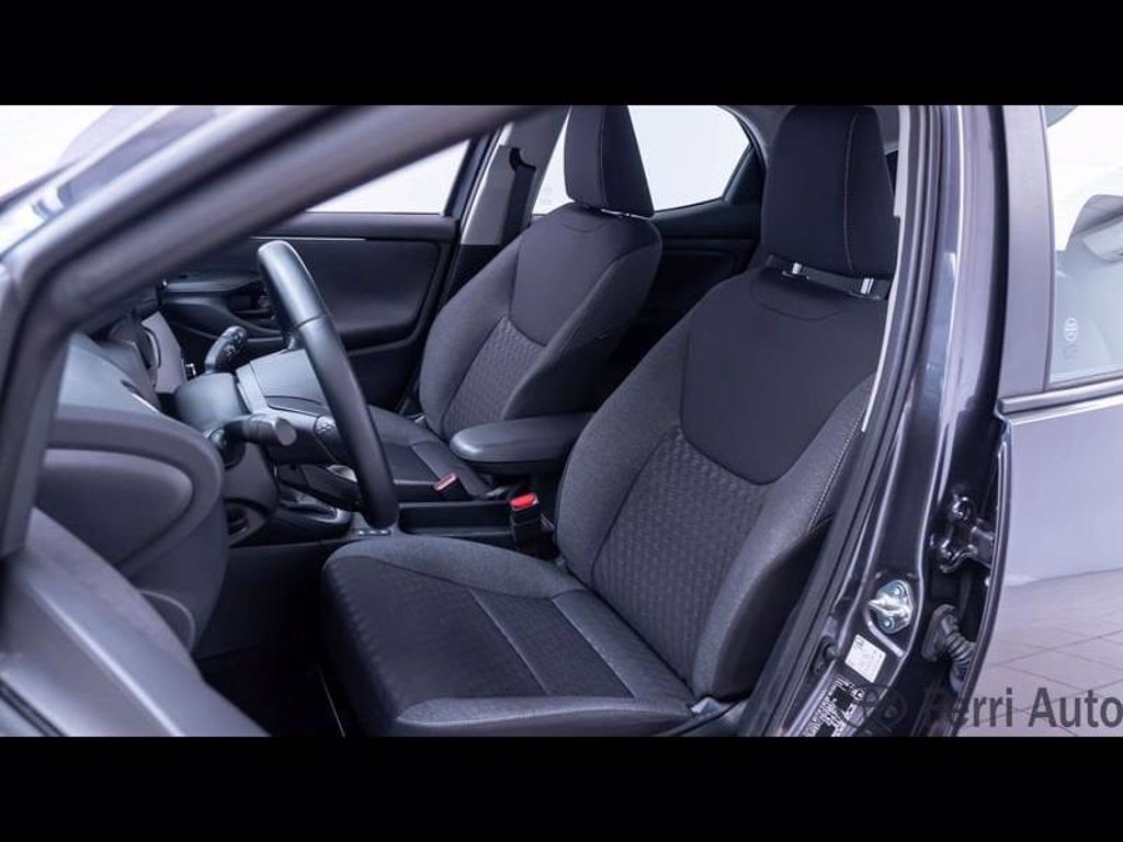 TOYOTA Yaris 1.5h trend