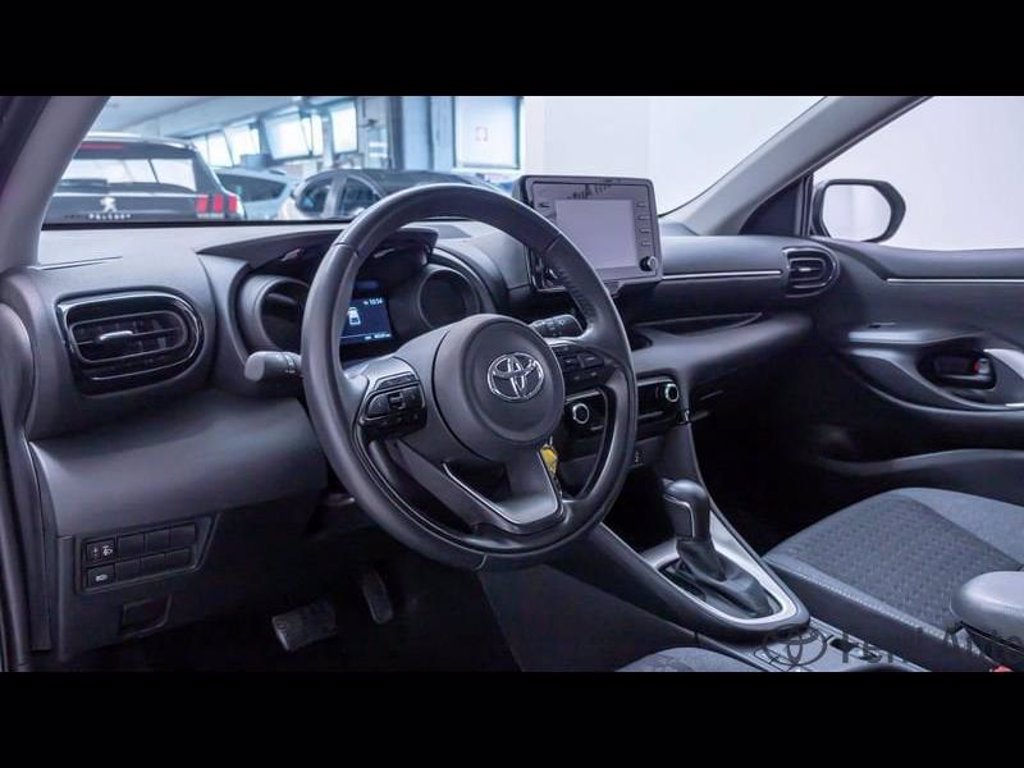 TOYOTA Yaris 1.5h trend