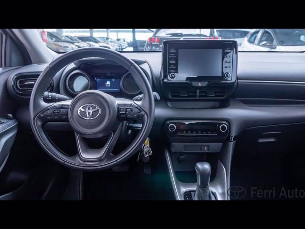 TOYOTA Yaris 1.5h trend