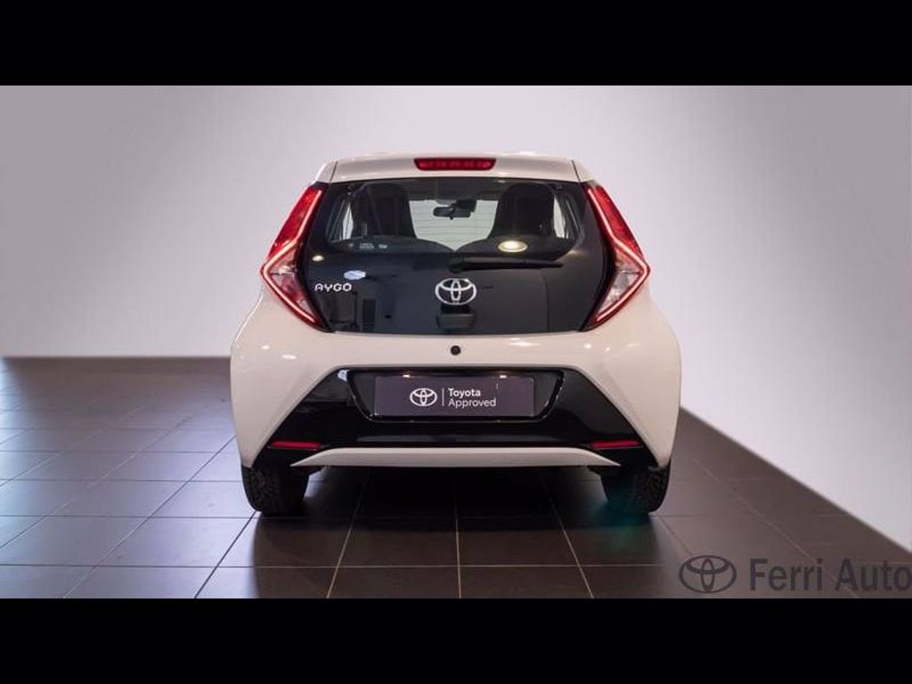 TOYOTA Aygo 5p 1.0 x-play 72cv
