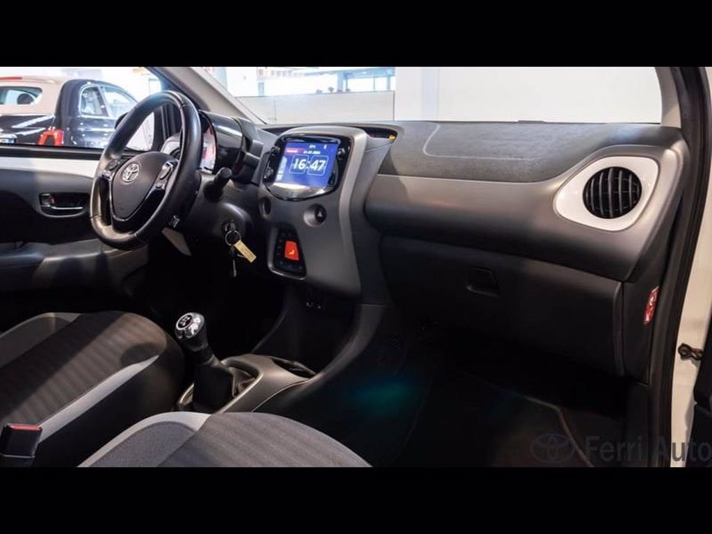 TOYOTA Aygo 5p 1.0 x-play 72cv
