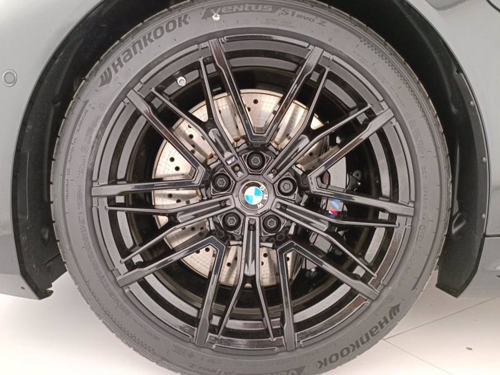 BMW M5 4.4 727cv auto
