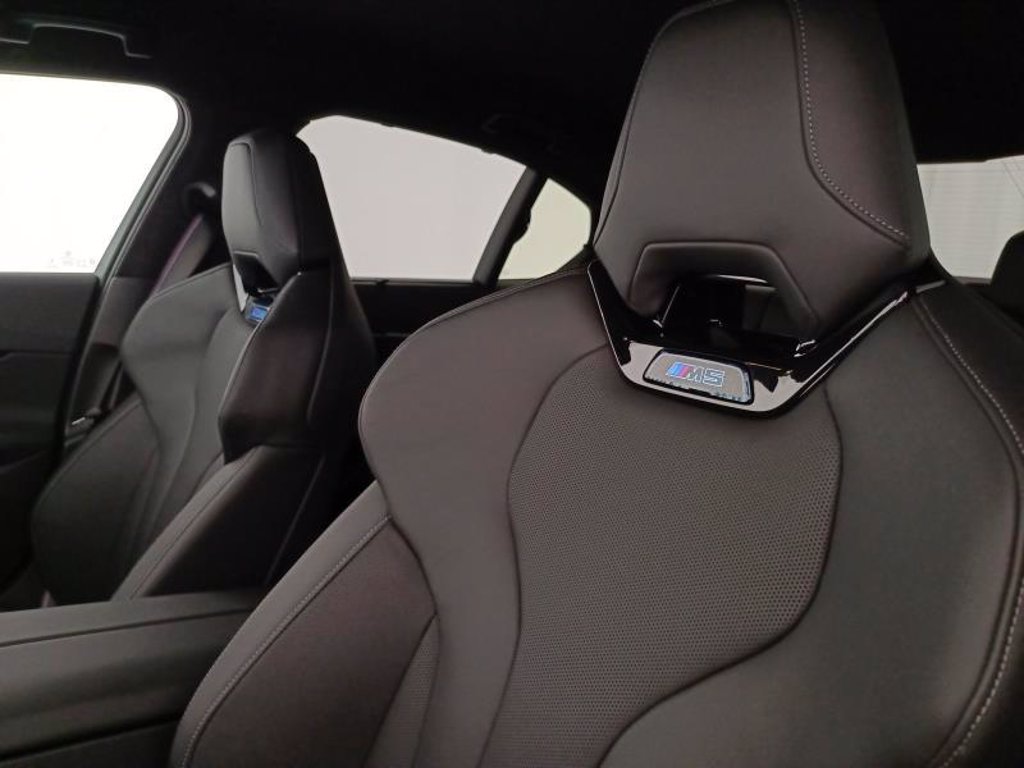 BMW M5 4.4 727cv auto