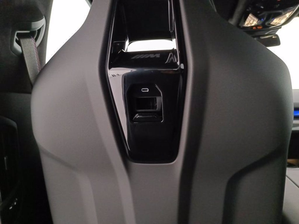 BMW M5 4.4 727cv auto