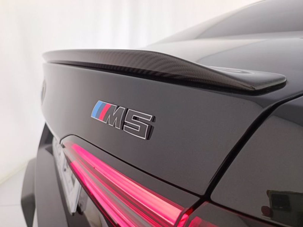 BMW M5 4.4 727cv auto