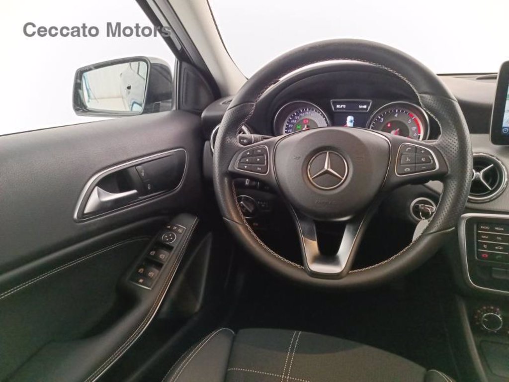 MERCEDES Gla 200 d sport auto