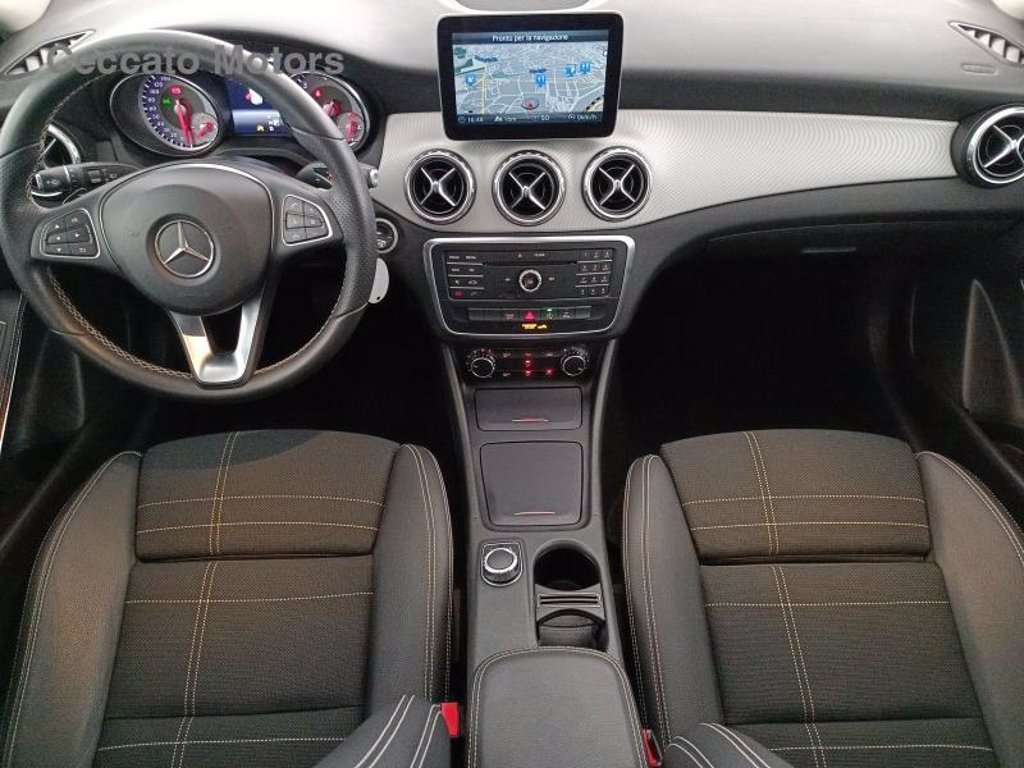 MERCEDES Gla 200 d sport auto
