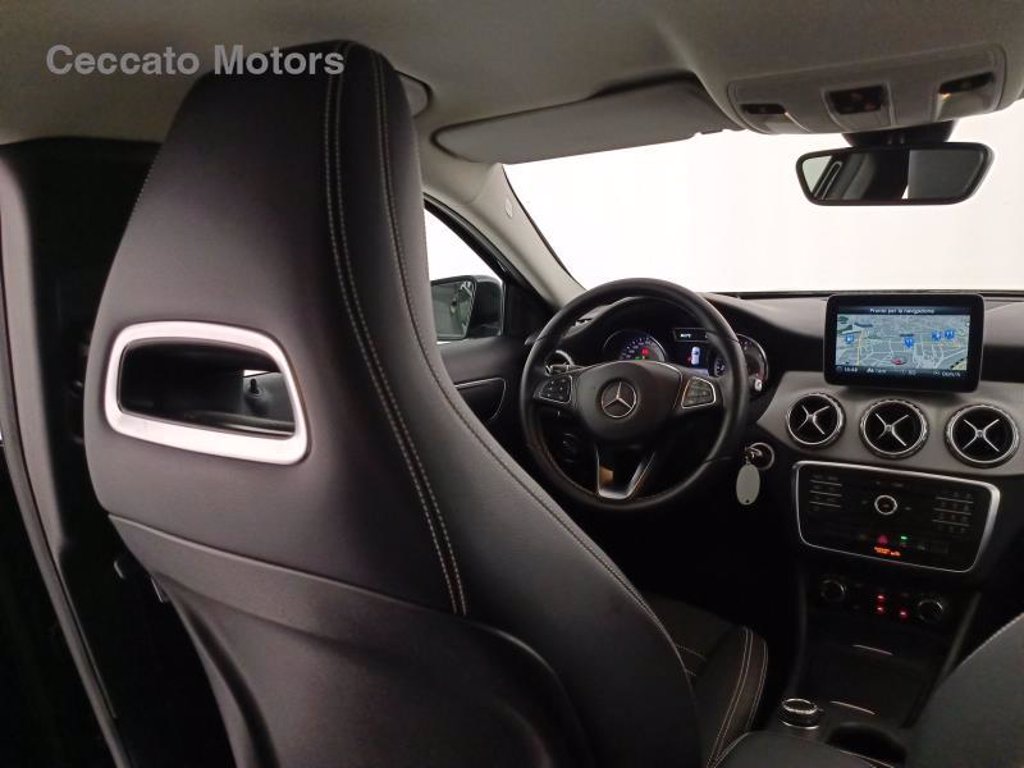 MERCEDES Gla 200 d sport auto