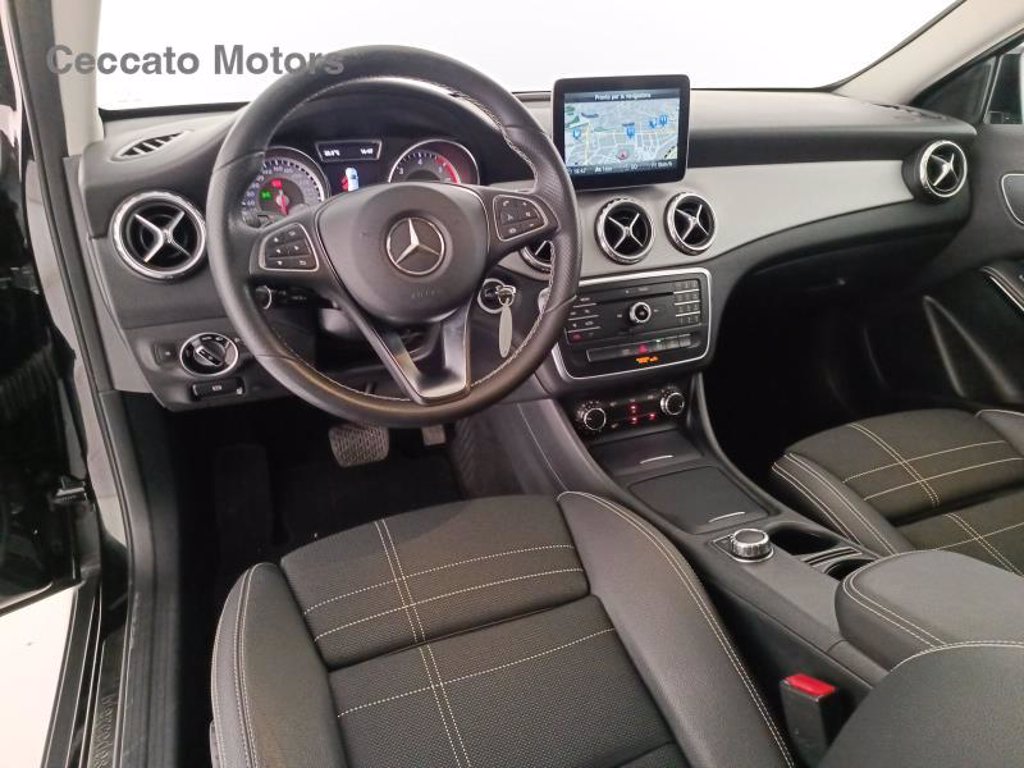 MERCEDES Gla 200 d sport auto