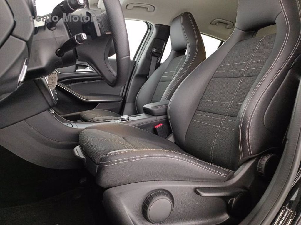 MERCEDES Gla 200 d sport auto