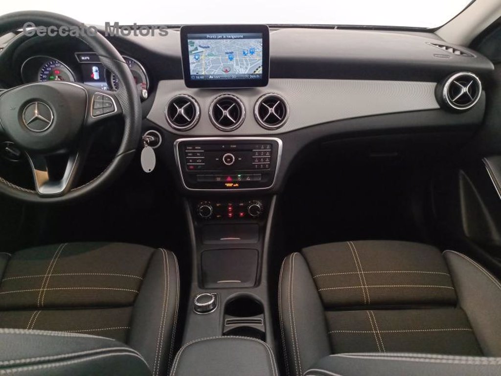 MERCEDES Gla 200 d sport auto