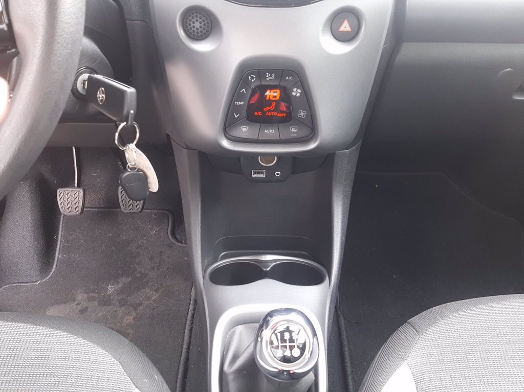 TOYOTA Aygo 5p 1.0 x-play 72cv