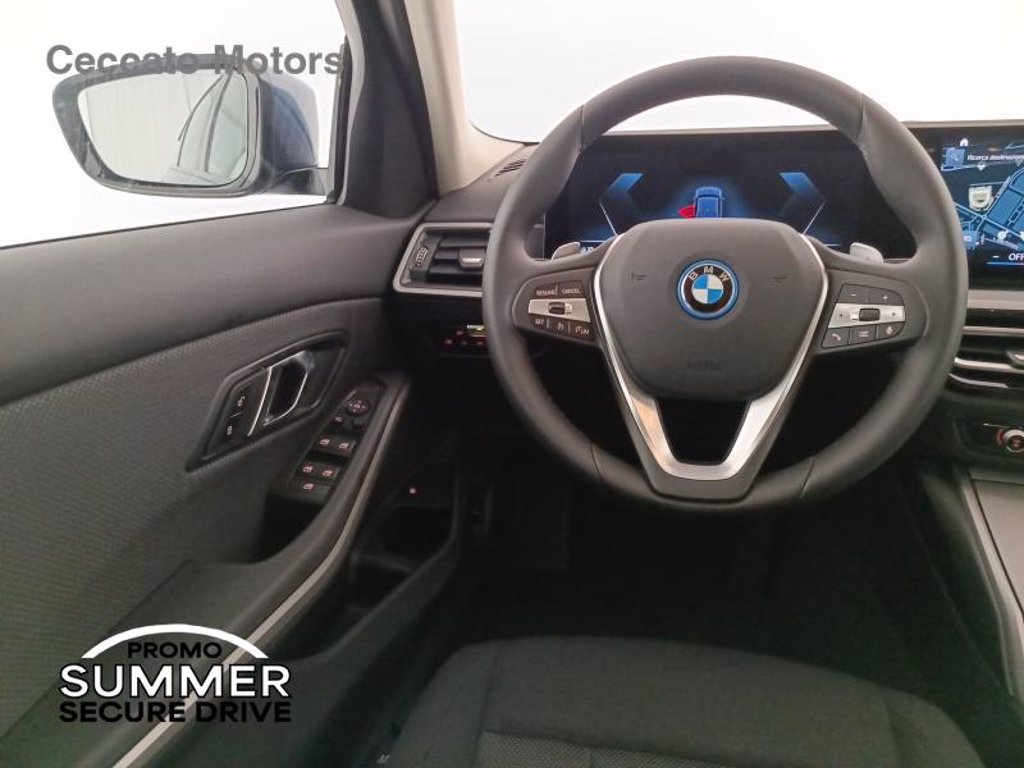 BMW 320e auto