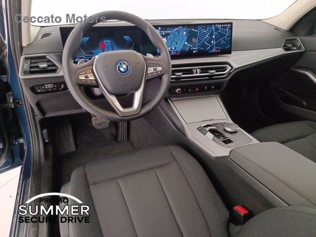 BMW 320e auto