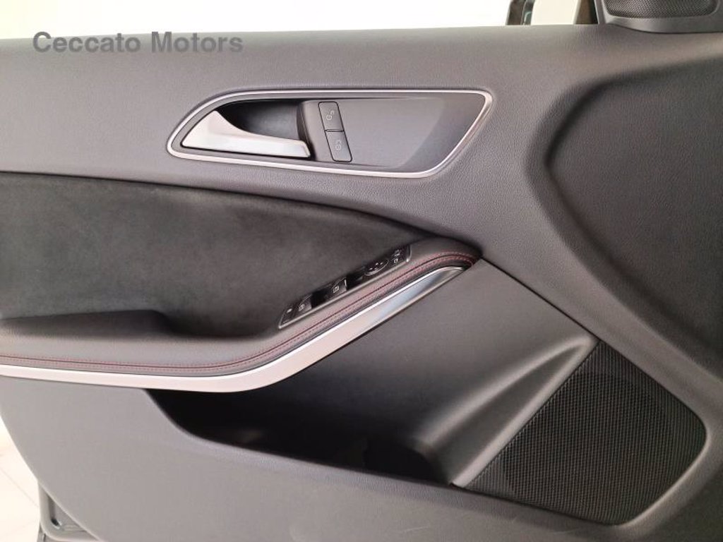 MERCEDES Gla 200 d (cdi) premium 4matic auto