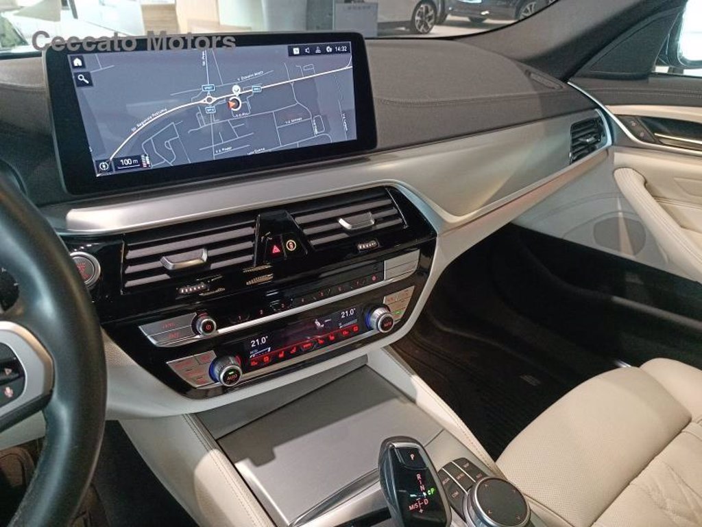 BMW 530d touring mhev 48v xdrive msport auto