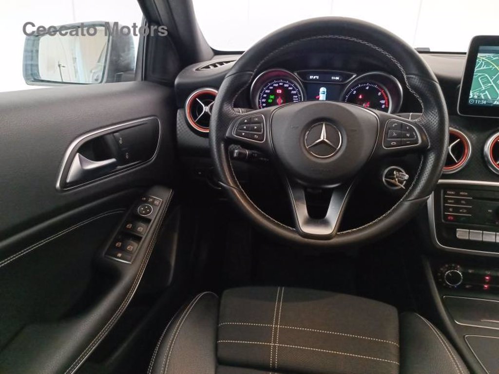 MERCEDES A 180 d premium auto my16