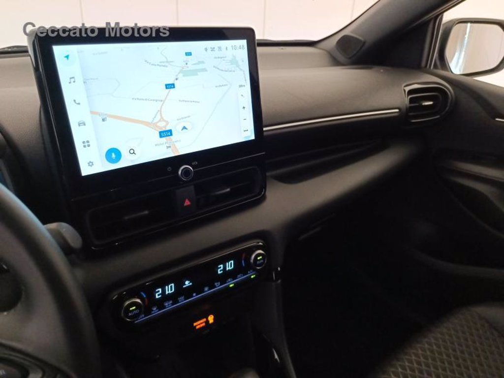 TOYOTA Yaris 1.5h 130 lounge