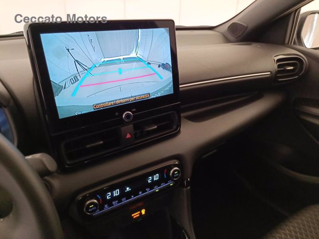 TOYOTA Yaris 1.5h 130 lounge