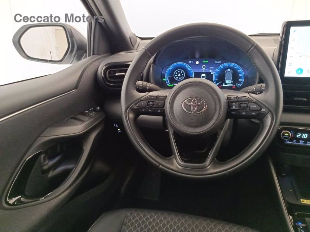 TOYOTA Yaris 1.5h 130 lounge