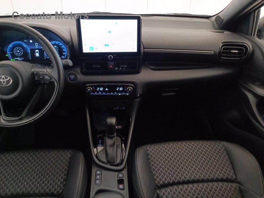 TOYOTA Yaris 1.5h 130 lounge