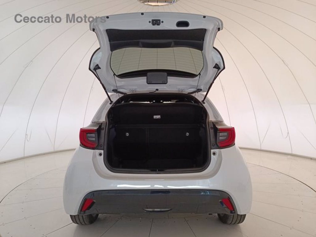 TOYOTA Yaris 1.5h 130 lounge