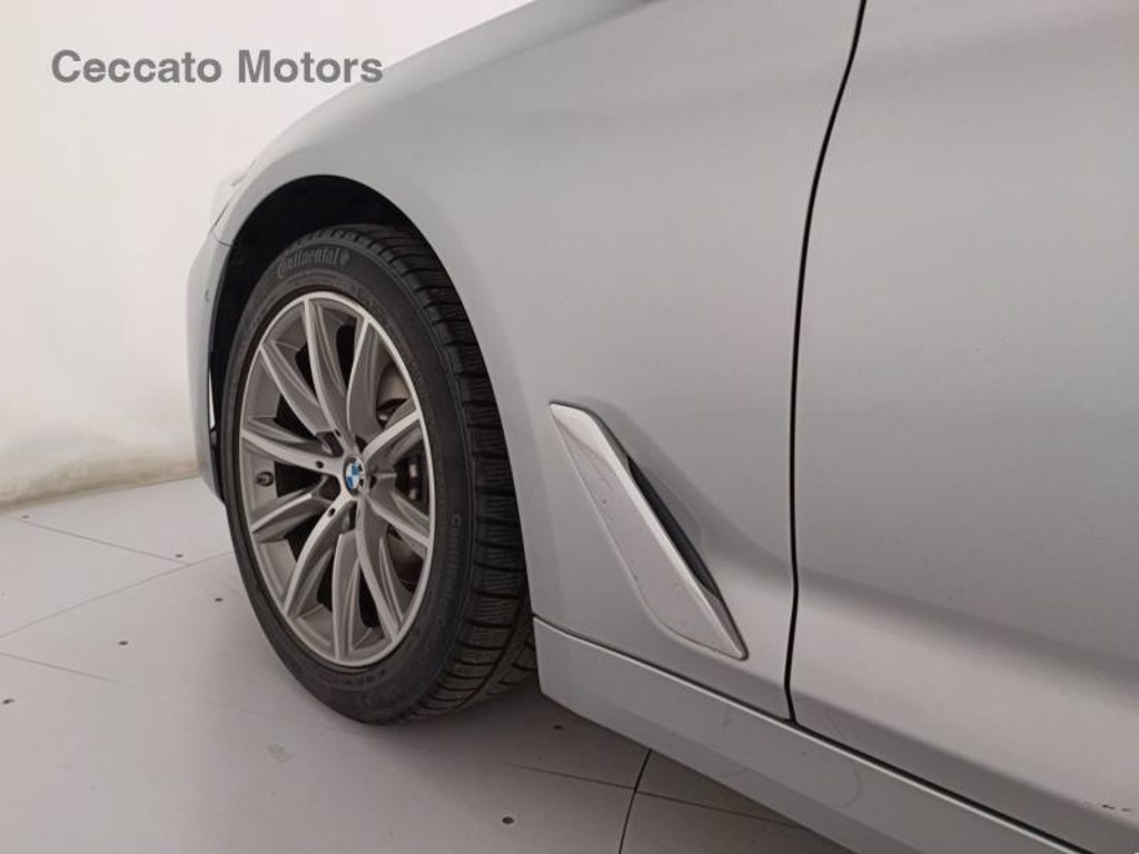 BMW 520d touring mhev 48v xdrive business auto