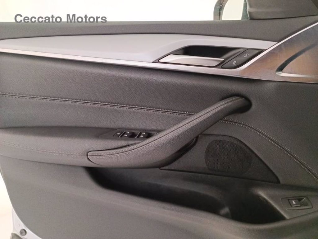 BMW 520d touring mhev 48v xdrive business auto