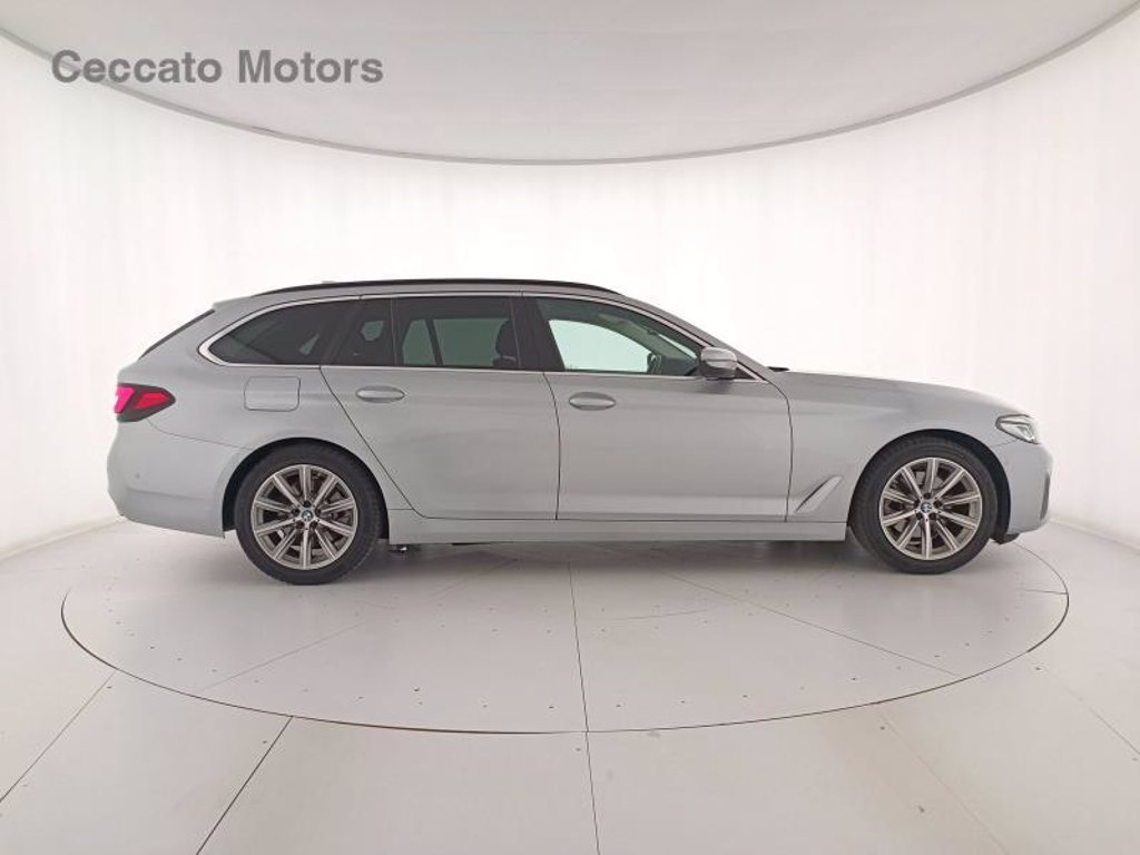BMW 520d touring mhev 48v xdrive business auto