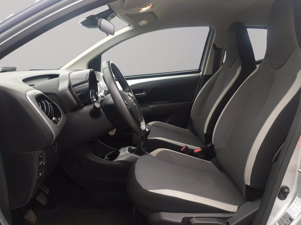TOYOTA Aygo 5p 1.0 x-play 72cv