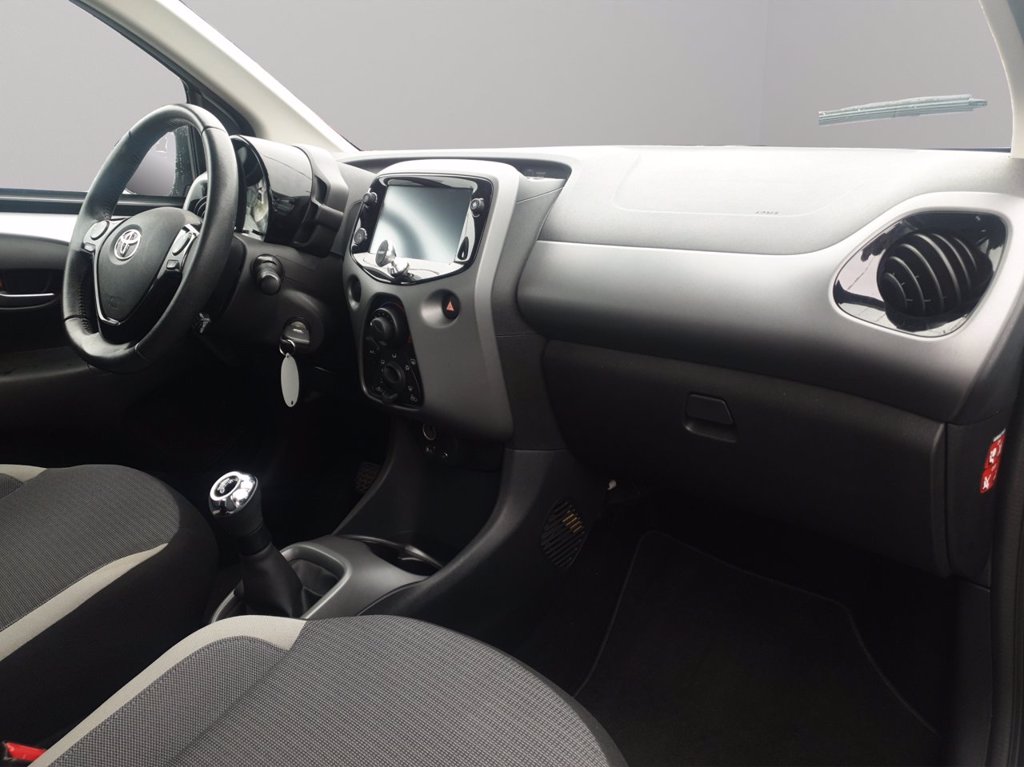 TOYOTA Aygo 5p 1.0 x-play 72cv