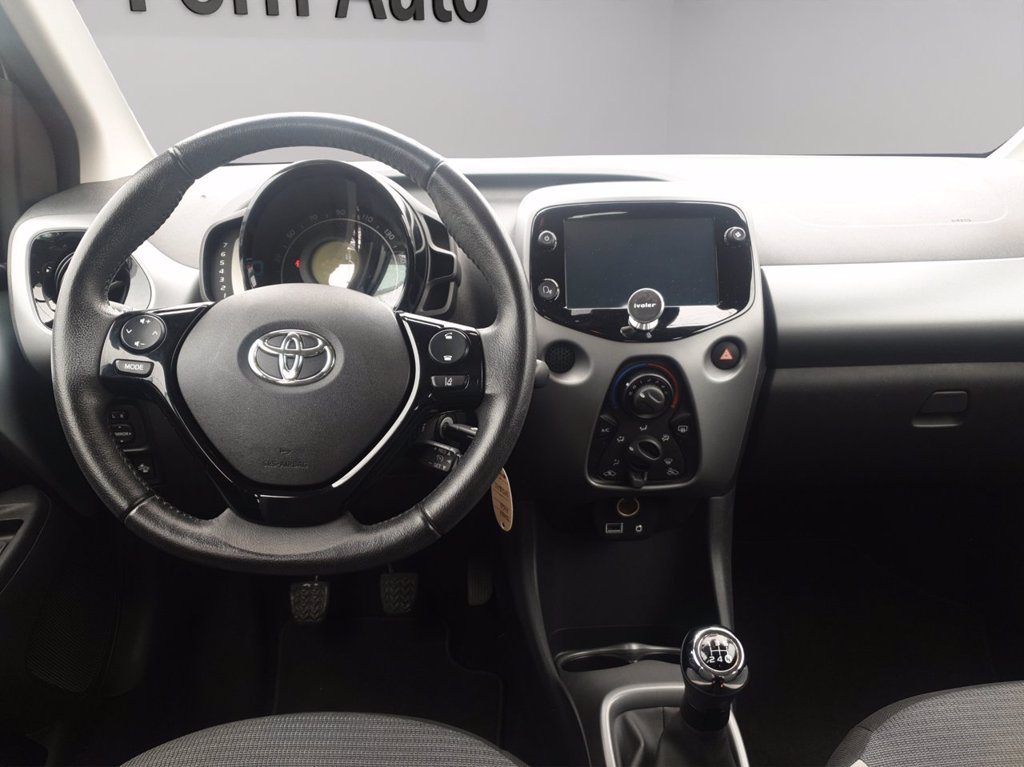 TOYOTA Aygo 5p 1.0 x-play 72cv