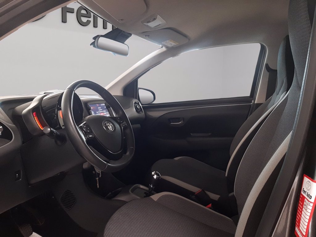 TOYOTA Aygo 5p 1.0 x-play m-mt 72cv