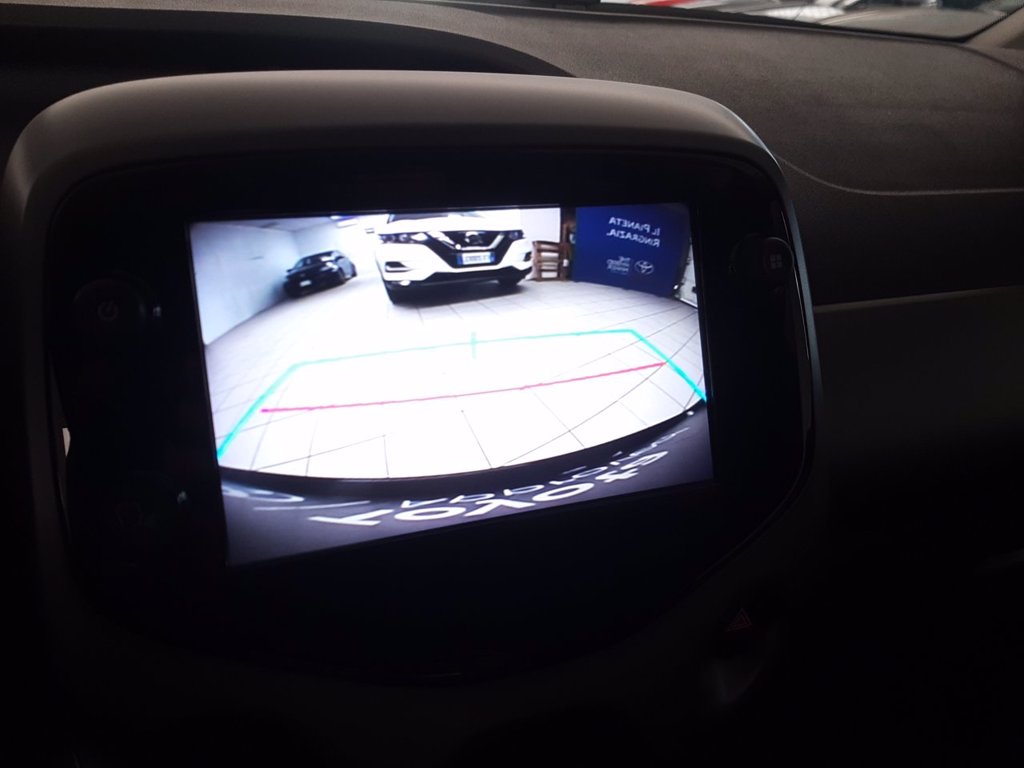 TOYOTA Aygo 5p 1.0 x-play m-mt 72cv