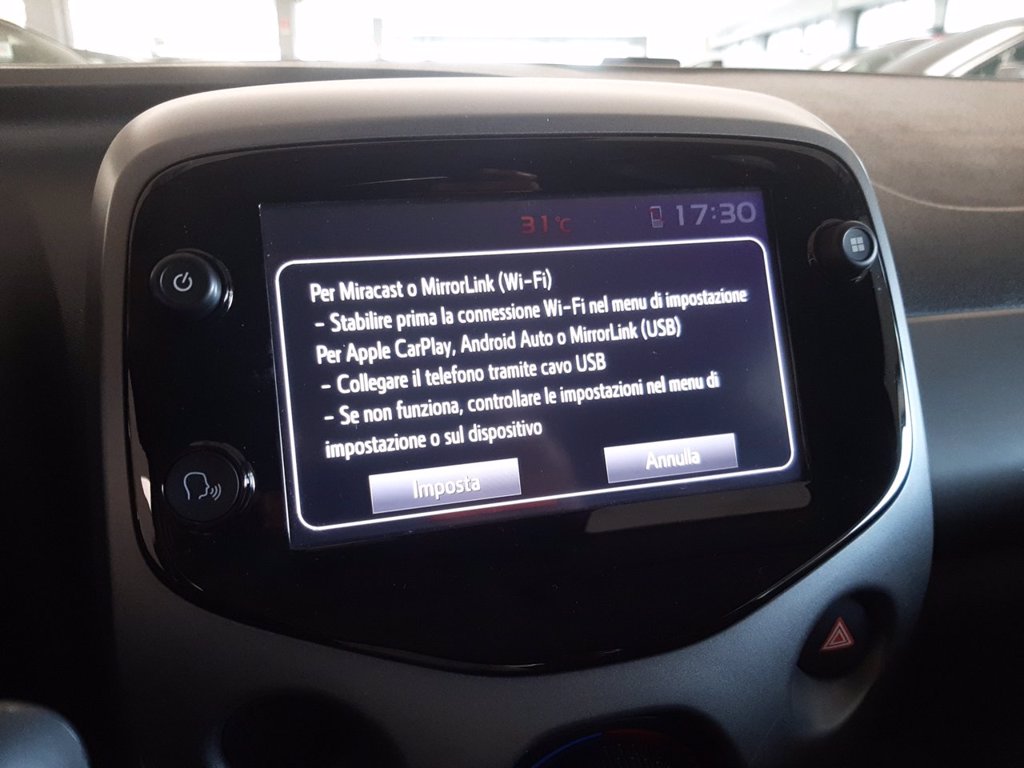 TOYOTA Aygo 5p 1.0 x-play m-mt 72cv