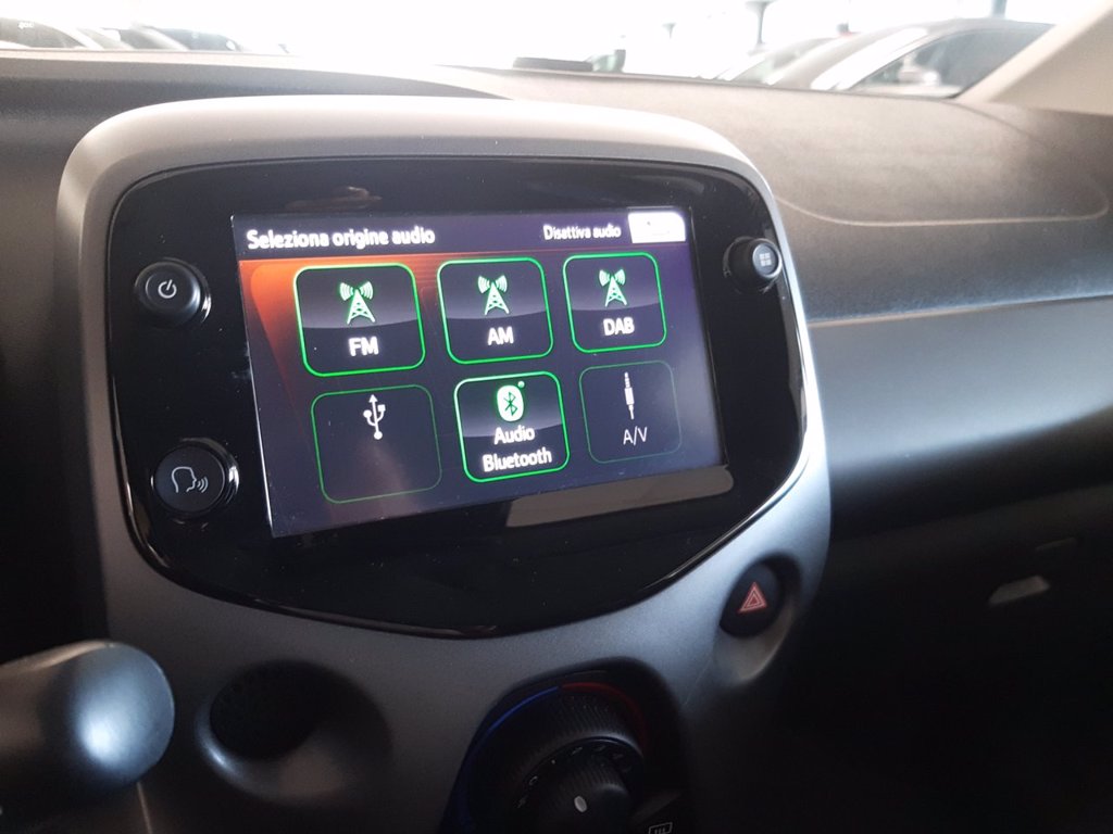 TOYOTA Aygo 5p 1.0 x-play m-mt 72cv