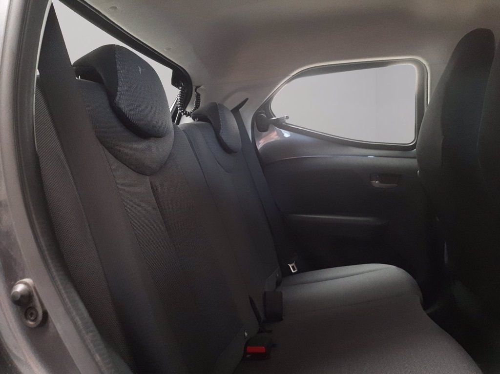 TOYOTA Aygo 5p 1.0 x-play m-mt 72cv