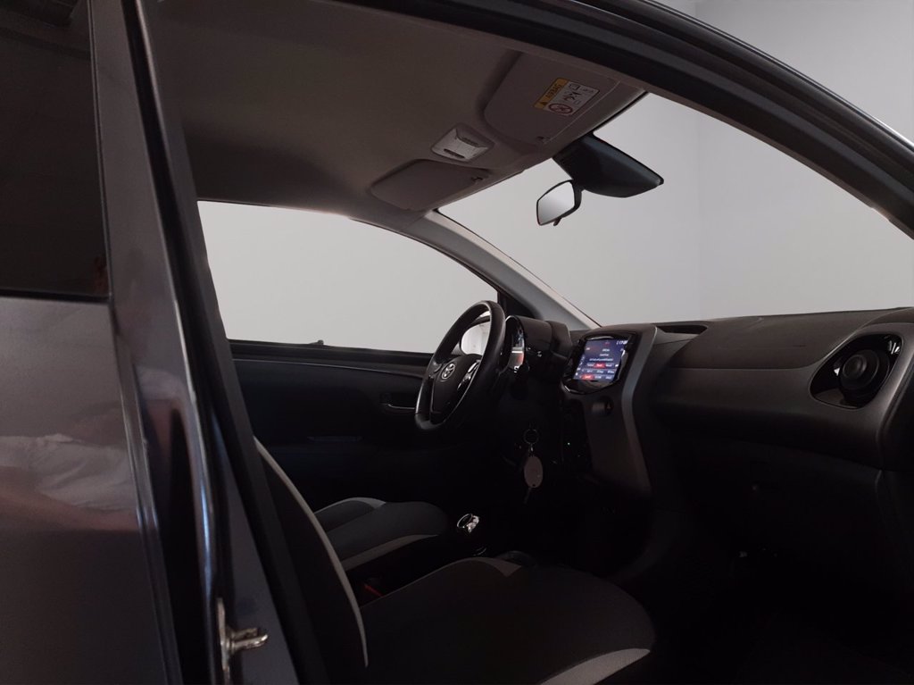 TOYOTA Aygo 5p 1.0 x-play m-mt 72cv