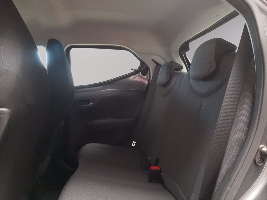 TOYOTA Aygo 5p 1.0 x-play m-mt 72cv