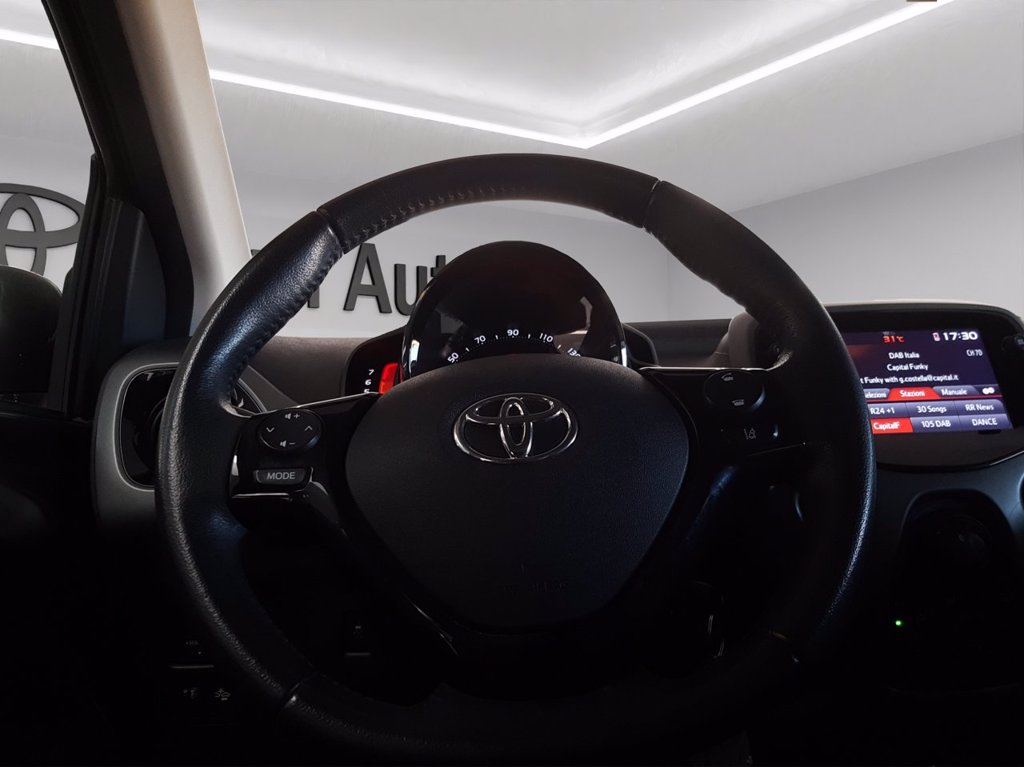 TOYOTA Aygo 5p 1.0 x-play m-mt 72cv