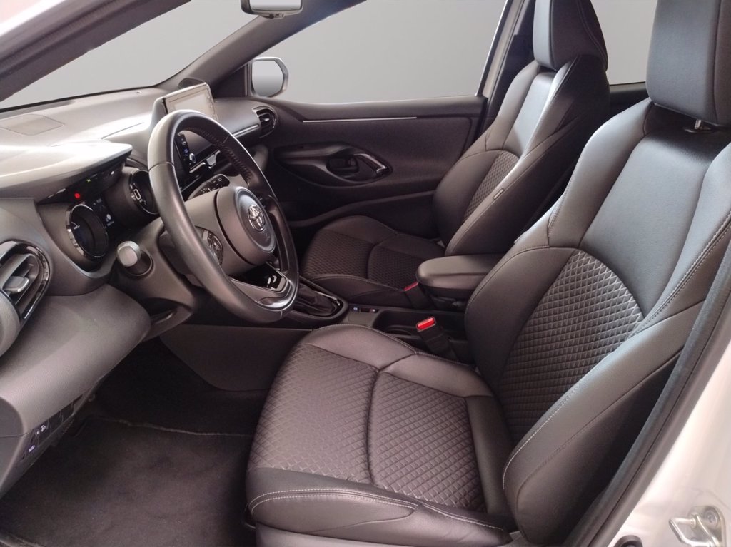TOYOTA Yaris 1.5h style