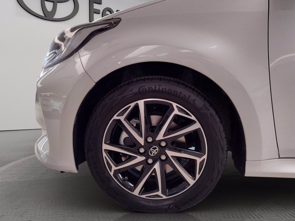 TOYOTA Yaris 1.5h style