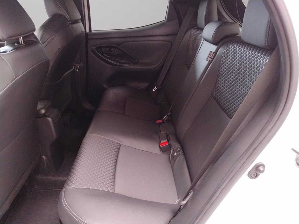 TOYOTA Yaris 1.5h style