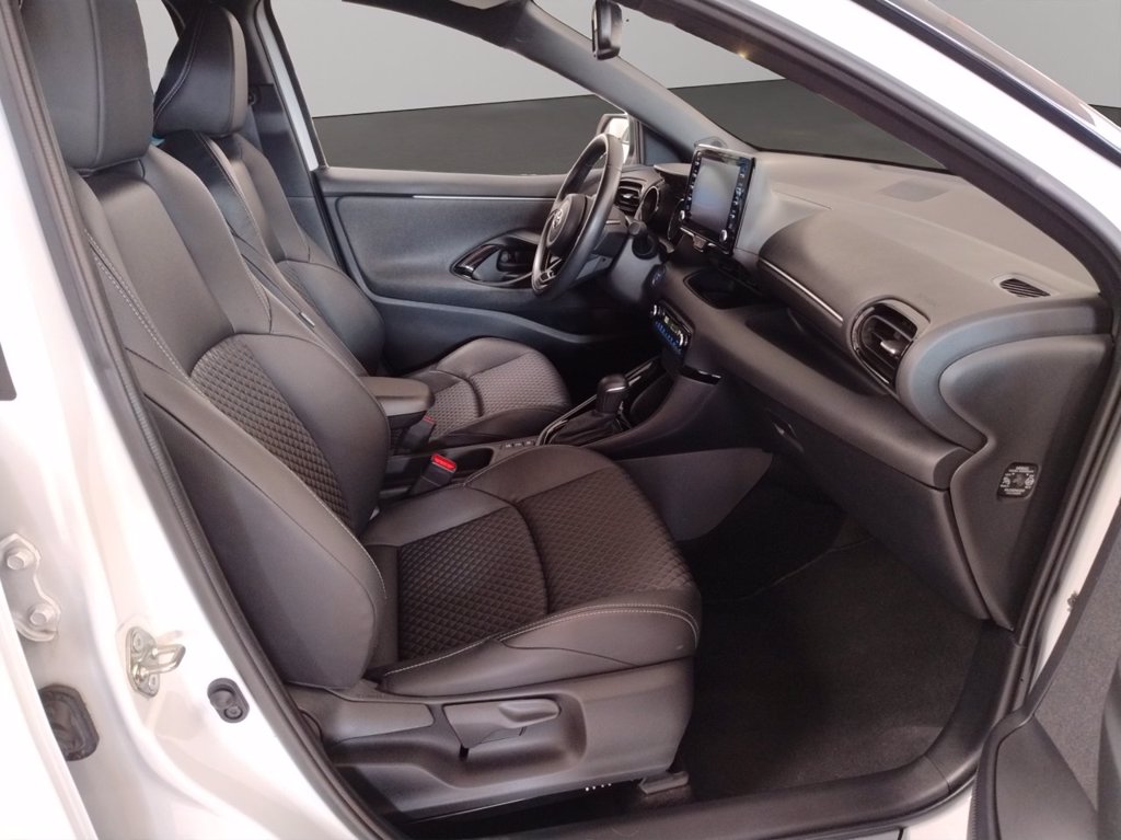 TOYOTA Yaris 1.5h style