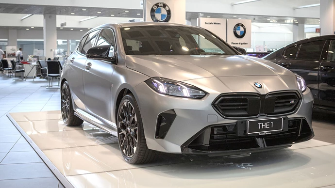 Bmw Serie 1 In Misano Blue Metallizzato Vista Yyth