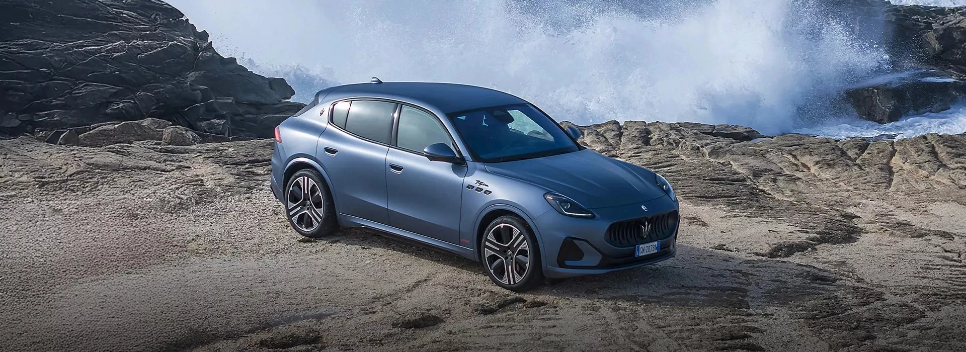 Grecale Folgore Blue With Waves In Background Desktop