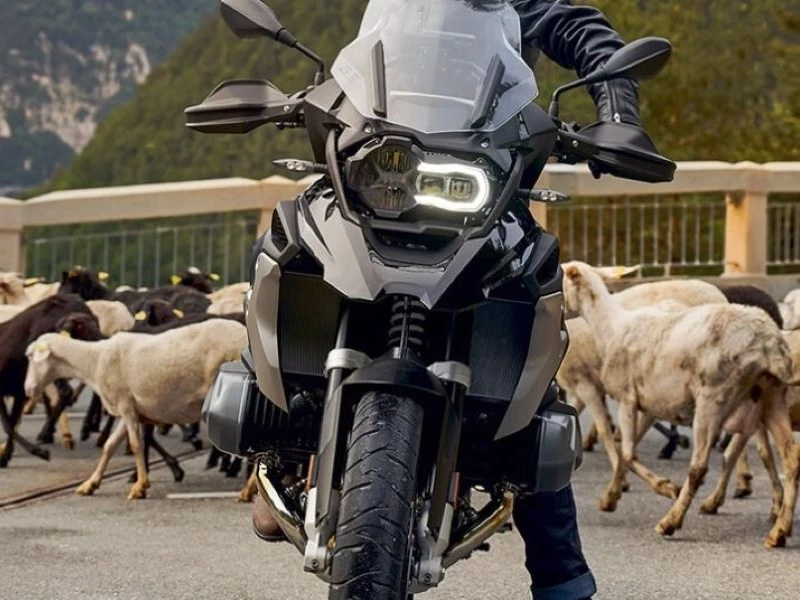 SENZA PENSIERI MOTORRAD